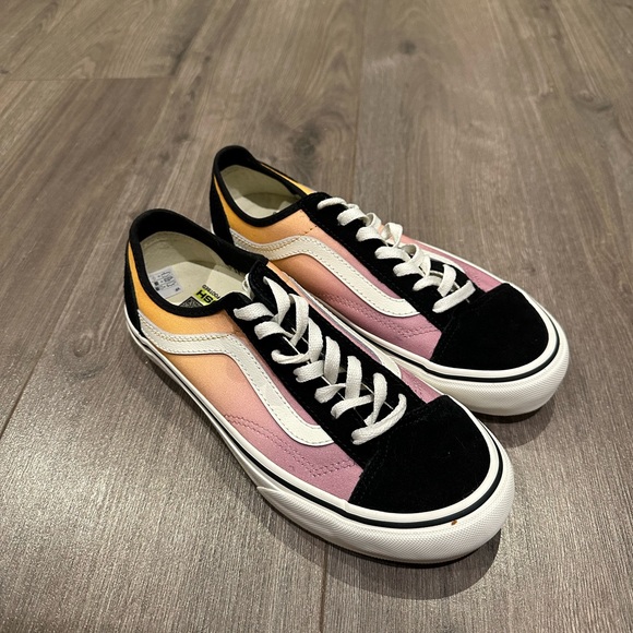 VANS 7.5 WOMENS BRAND NEW - Picture 4 of 7